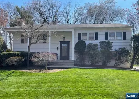 482 Tulane Ct, Paramus, NJ 07652