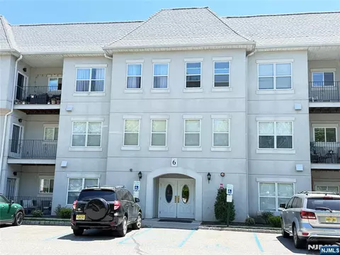608 Brittany Dr #608, Wayne, NJ 07470