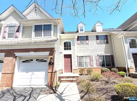 5 Magnolia Ln #54, Cedar Grove, NJ 07009