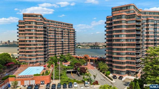 100 Carlyle Dr #10B-SOUTH, Cliffside Park, NJ 07010