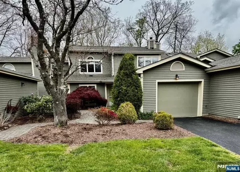 25 Stone Row Ln, Oak Ridge, NJ 07438
