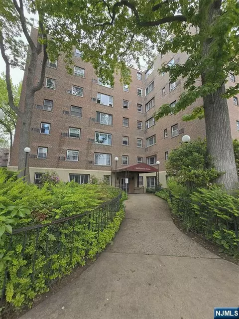 2345 Linwood Ave #1A, Fort Lee, NJ 07024