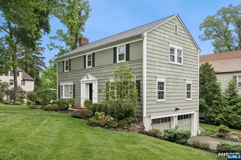 81 Mountain Rd, Verona, NJ 07044