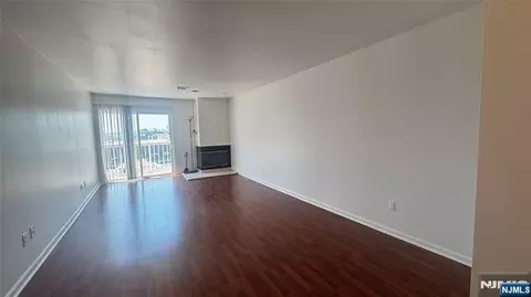 Living - 105 State #3 E, Hackensack, NJ 07601 photo 2 of 3