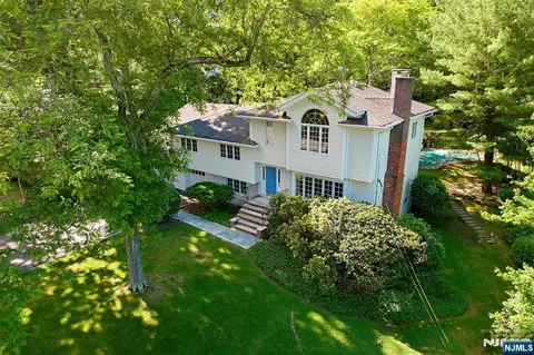 1 Winding Way, North Caldwell, NJ 07006