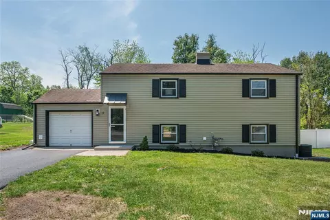 12 Richardsville Rd, Ogdensburg, NJ 07439