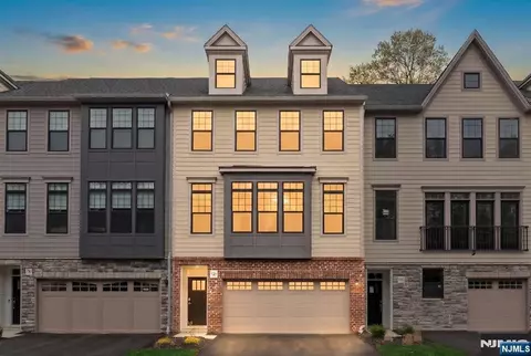 92 Cinnamon Dr, Saddle River, NJ 07458