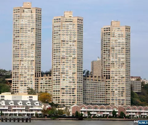 7000 Kennedy Blvd #25F, Guttenberg, NJ 07093