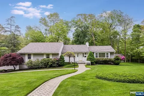 6 Driftway St, Roseland, NJ 07068
