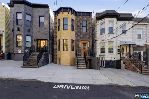 821 18th St, Union City, NJ 07087
