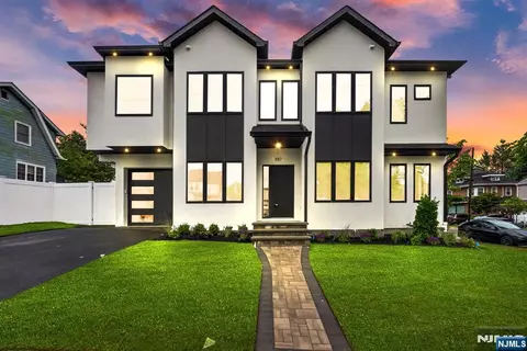 887 Linden Ave, Ridgefield, NJ 07657