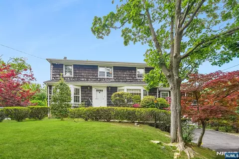 188 Charlotte Pl, Englewood Cliffs, NJ 07632