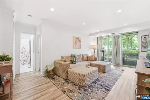 456 River Rd #D, Nutley, NJ 07110