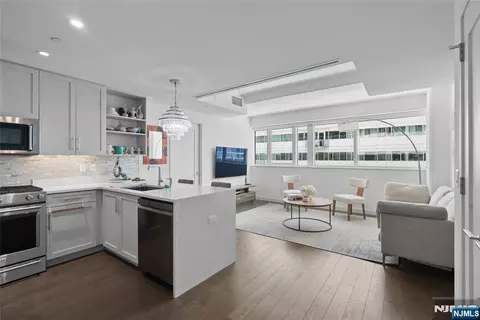 800 Ave At Port Imperial #508, Weehawken, NJ 07086
