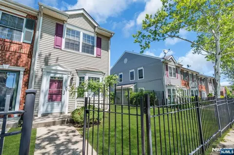 19 Clarion Ln #201, Newark, NJ 07103