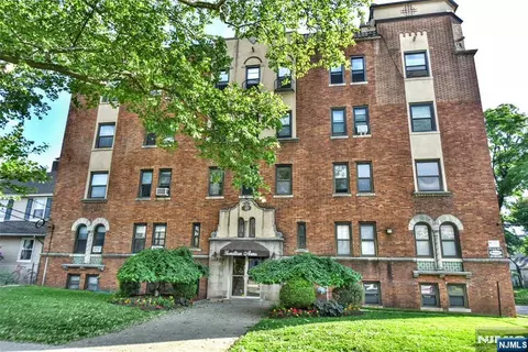 303 Hamilton Pl #A4, Hackensack, NJ 07601