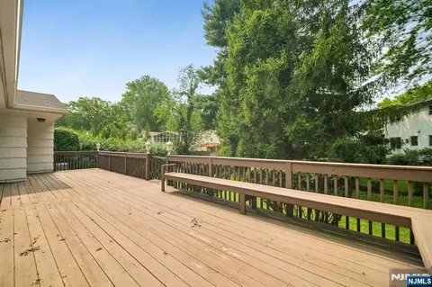 Exterior - 6 Aster Ct, Paramus, NJ 07652 photo 2 of 5