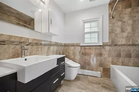 Bath - 6 Aster Ct, Paramus, NJ 07652 photo 4 of 4