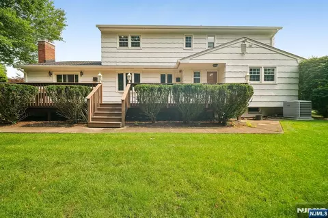 Exterior - 6 Aster Ct, Paramus, NJ 07652 photo 3 of 5