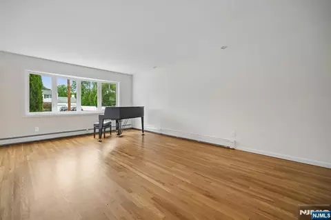 Living - 6 Aster Ct, Paramus, NJ 07652 photo 2 of 6