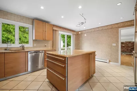 Kitchen - 6 Aster Ct, Paramus, NJ 07652 photo 3 of 3