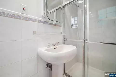 Bath - 6 Aster Ct, Paramus, NJ 07652 photo 2 of 4
