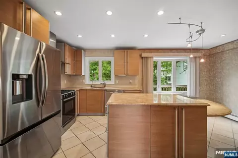 Kitchen - 6 Aster Ct, Paramus, NJ 07652 photo 1 of 3