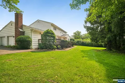 Exterior - 6 Aster Ct, Paramus, NJ 07652 photo 5 of 5