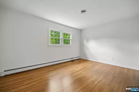 Bedroom - 6 Aster Ct, Paramus, NJ 07652 photo 3 of 7