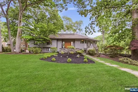 565 Green Ln, River Vale, NJ 07675