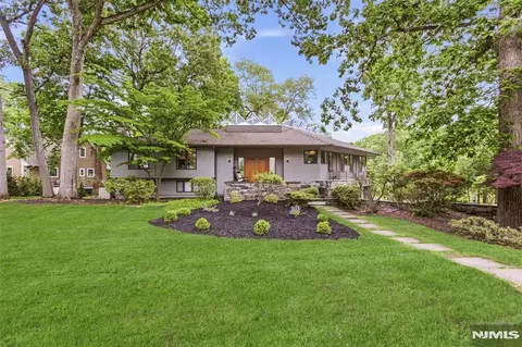 565 Green Ln, River Vale, NJ 07675