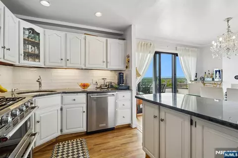 Kitchen - 150 Overlook #PH3, Hackensack, NJ 07601 photo 3 of 3