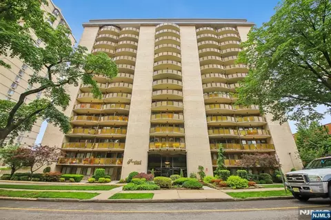 150 Overlook #PH3, Hackensack, NJ 07601