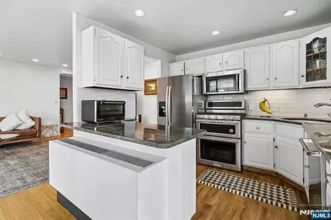 Kitchen - 150 Overlook #PH3, Hackensack, NJ 07601 photo 1 of 3