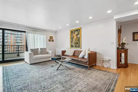 Living - 150 Overlook #PH3, Hackensack, NJ 07601 photo 4 of 6
