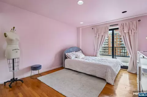 Bedroom - 150 Overlook #PH3, Hackensack, NJ 07601 photo 5 of 6