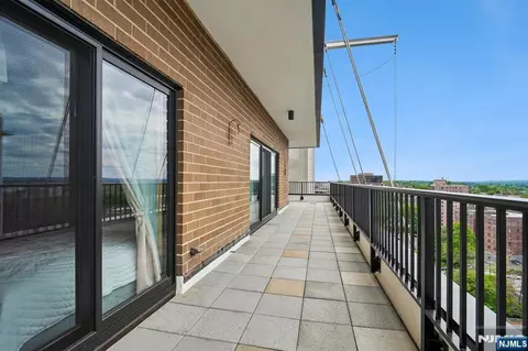 Exterior - 150 Overlook #PH3, Hackensack, NJ 07601 photo 4 of 5