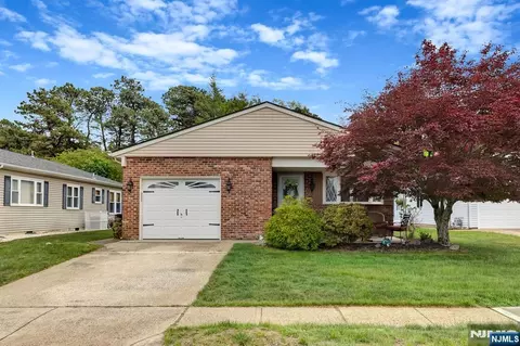 195 Cabrillo Blvd, Toms River, NJ 08757