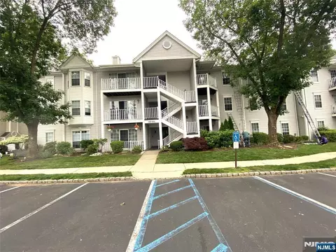 643 Plum Ter, Mahwah, NJ 07430