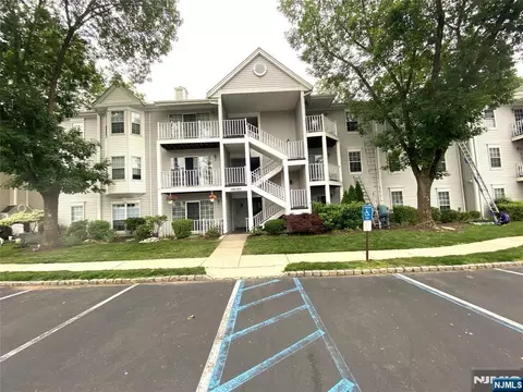 643 Plum Ter, Mahwah, NJ 07430
