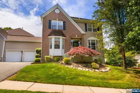 Exterior - 11 Queens Ln, Wayne, NJ 07470 photo 2 of 4