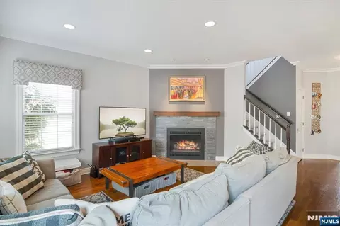 Living - 11 Queens Ln, Wayne, NJ 07470 photo 3 of 3