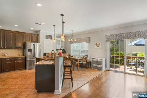 Entry Way - 11 Queens Ln, Wayne, NJ 07470 photo 2 of 4