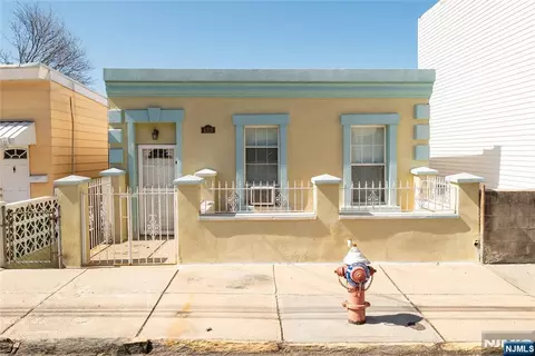 4319 Durham Ave, North Bergen, NJ 07047