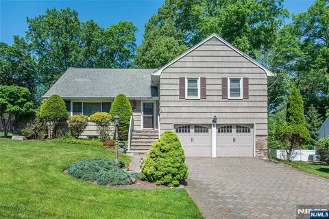 17 Morningside Cir, Little Falls, NJ 07424