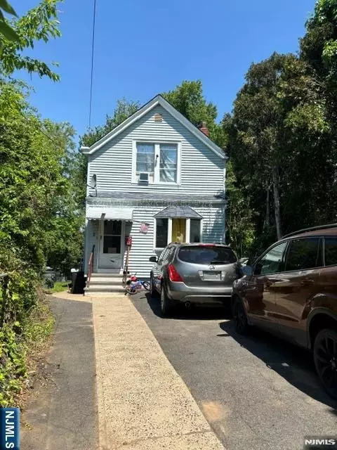2 Bowes Pl, Passaic, NJ 07055