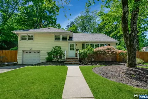 60 Everdell Ave, Hillsdale, NJ 07642
