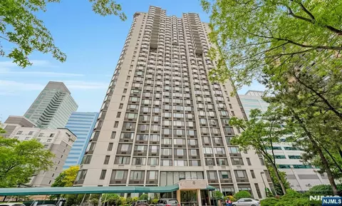 45 S River Dr #912, Jersey City, NJ 07310