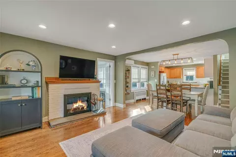 48 Harrison Ave, Waldwick, NJ 07463 photo 2