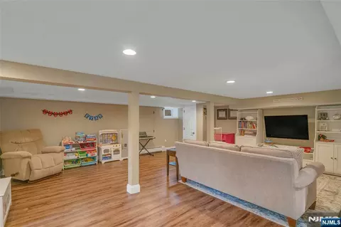 48 Harrison Ave, Waldwick, NJ 07463 photo 17